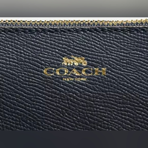 COACH Womens Medium Corner Zip Wristlet Wallet Crossgain Leather Midnight color - Picture 4 of 4